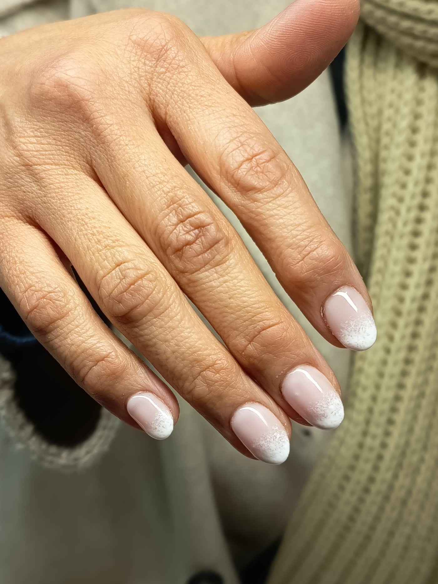 Rubber Blanco lechoso — manicure realizada en El Salón de las Uñas, Ñuñoa