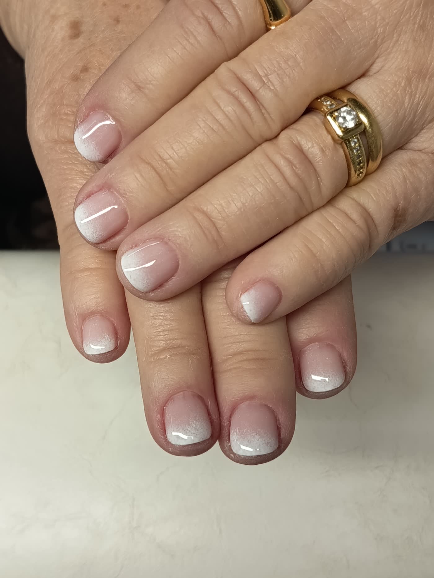 Rubber Francesa en uña corta — manicure realizada en El Salón de las Uñas, Ñuñoa